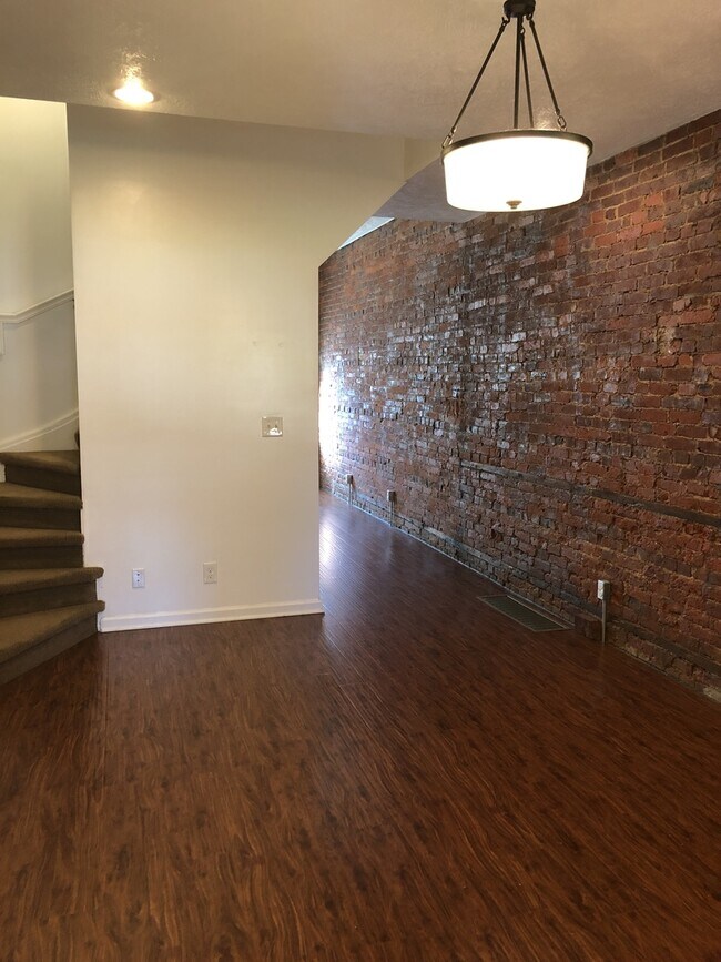 Building Photo - *****Gorgeous Lawrenceville 3-Bed / 1.5 Bath available FOR RENT   July 1st!!******
