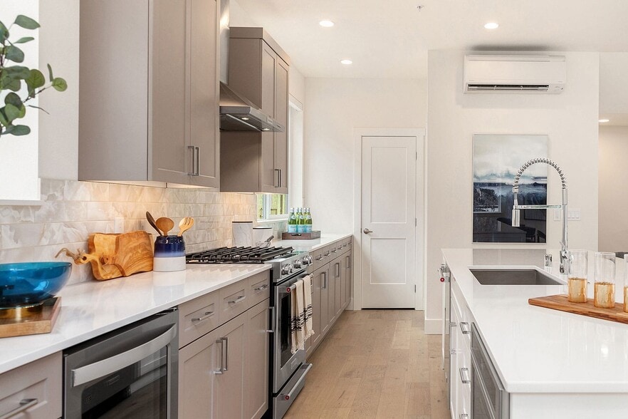 Building Photo - 9619 Thorsk St