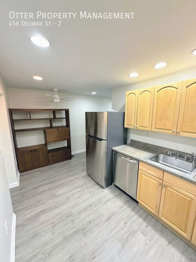 Building Photo - 456 Delmar St