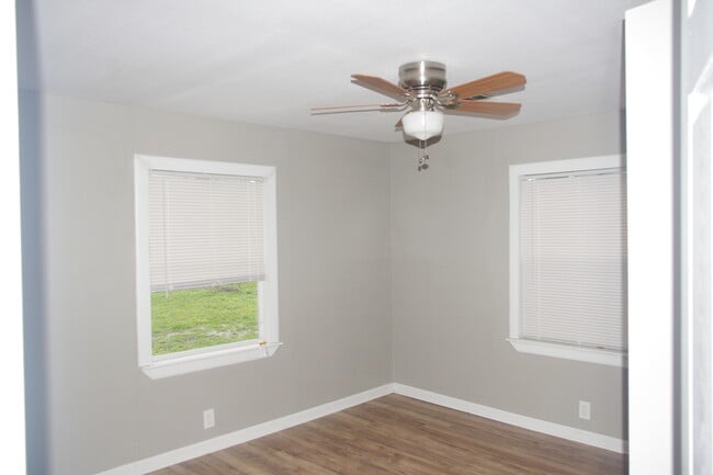 Building Photo - 501 N Pecan St