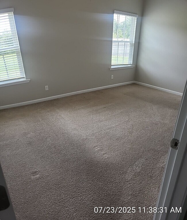 Building Photo - 64 Sunflower Cir NE