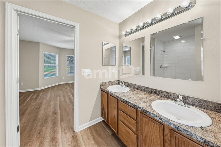 Building Photo - 12107 Hayden Lakes Cir