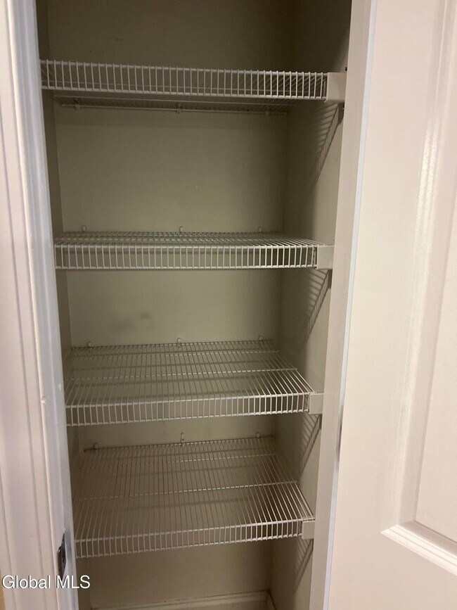 Building Photo - 733 Broadway