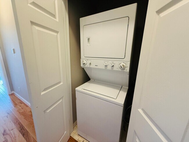 Building Photo - 2843 Thaxton Dr
