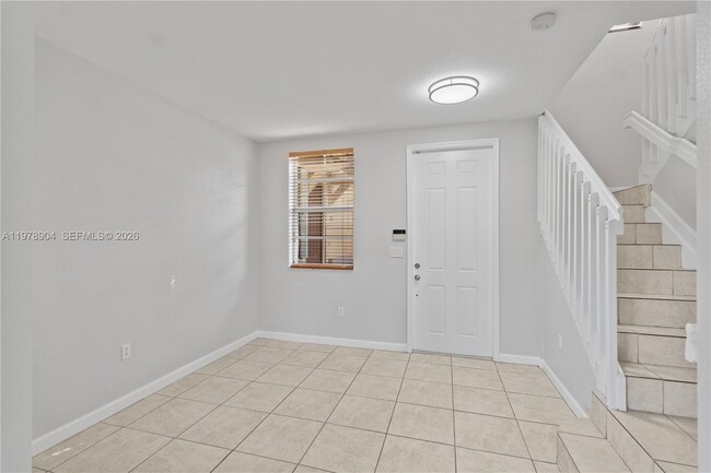 Building Photo - 1655 NE 33rd Rd