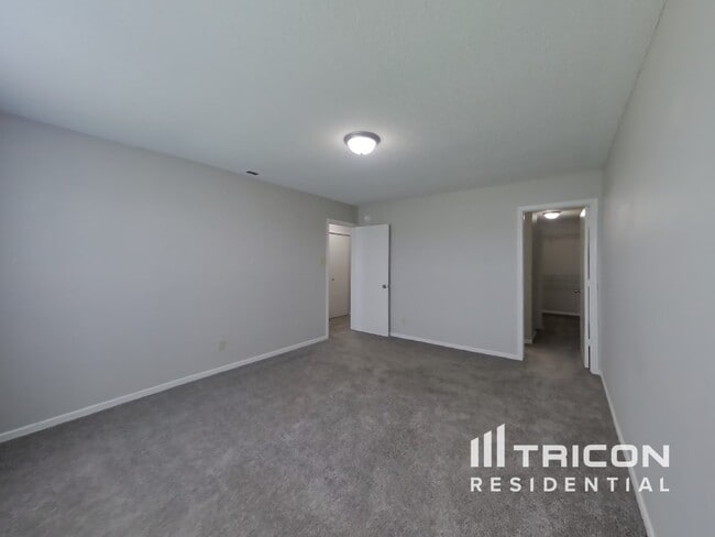 Building Photo - 2604 Woodfield Blvd