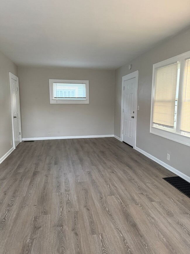 Building Photo - Welcome to this charming 2-bedroom, 1-bathroom single-family home located in the heart of Indiana...