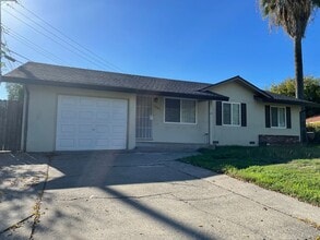 Building Photo - Charming 3-Bedroom Home with Bonus Room an...