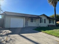 Building Photo - Charming 3-Bedroom Home with Bonus Room and Spacious Yard – Available Now!