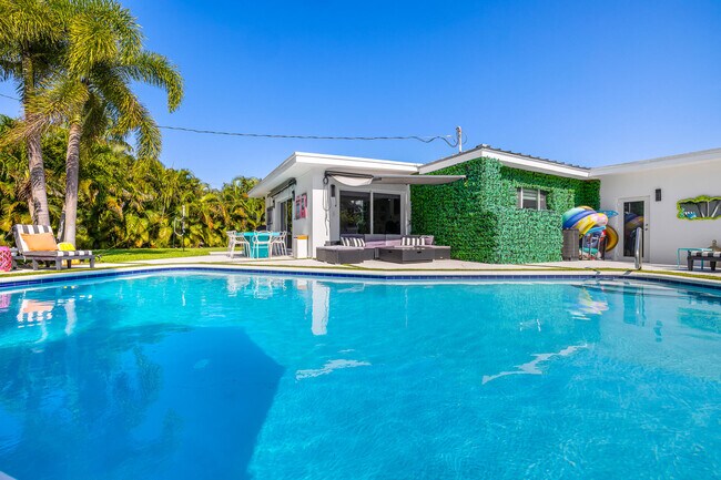 Building Photo - 1627 Seabreeze Blvd