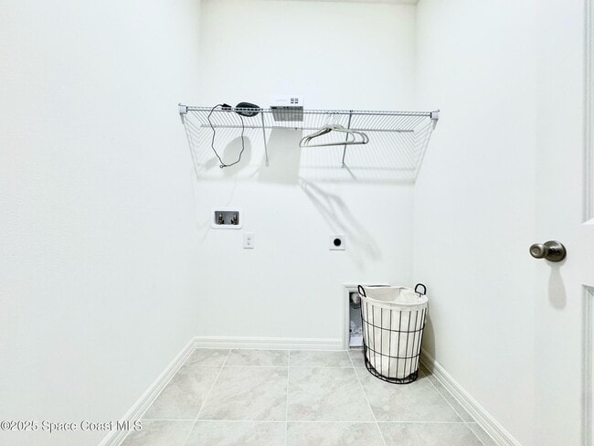 Building Photo - 386 Glaspell Cir SE