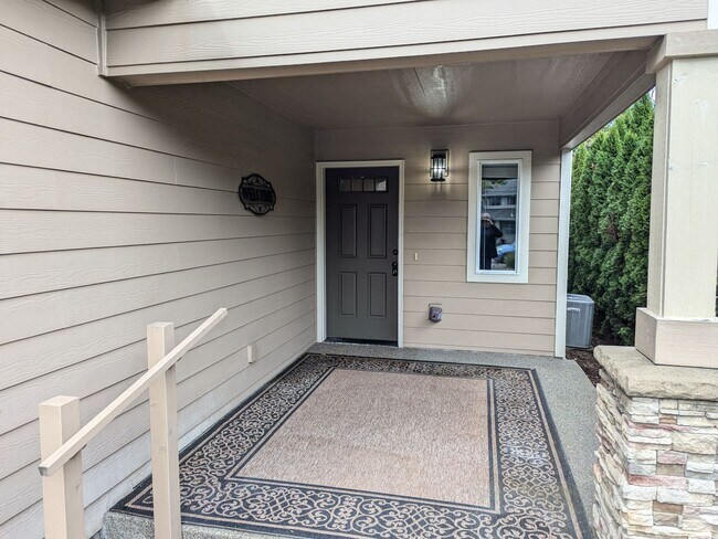 Building Photo - 407-409 Madrona Ave SE