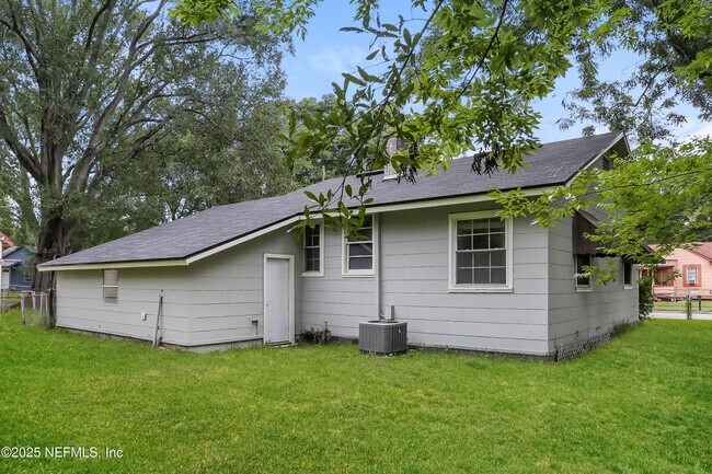 Building Photo - 3114 N 3rd St Cir