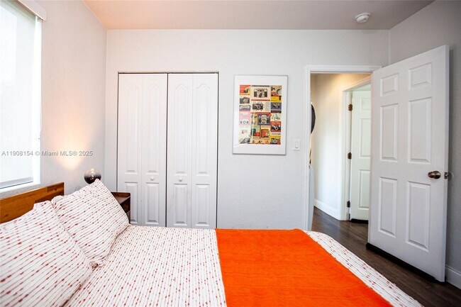 Building Photo - 1050 NW 46th St