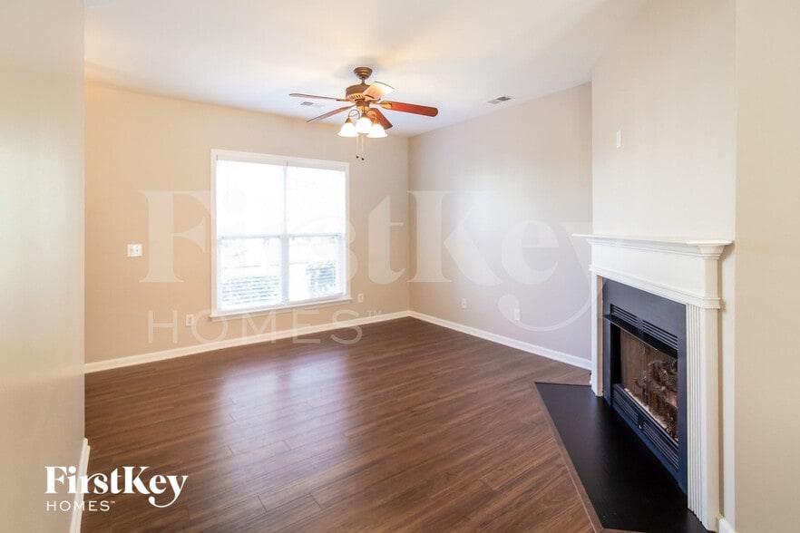 Building Photo - 216 Pimpernel St