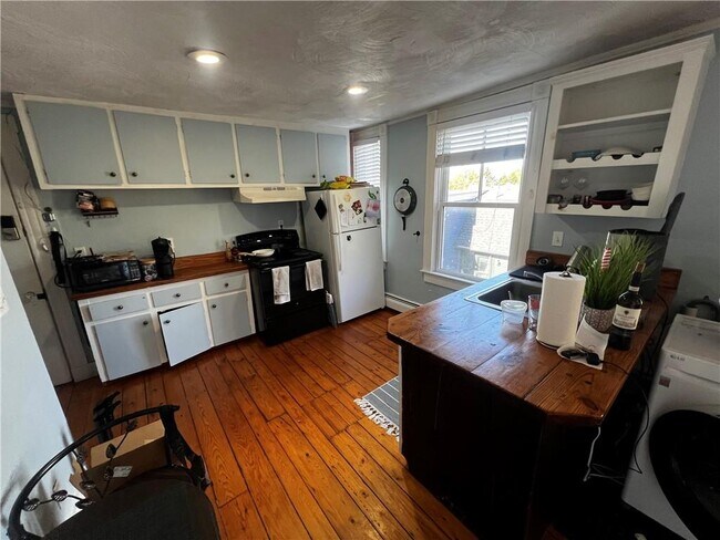 Building Photo - 235 Spring St