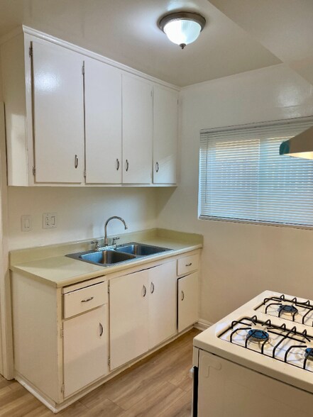 Building Photo - 12414 Dunrobin Ave