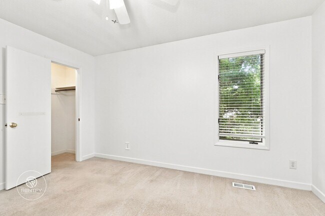 Building Photo - 4449 Orchard Knob Ln