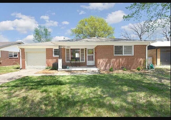 Primary Photo - Updated 3 Bedroom Home with Large Kitchen ...