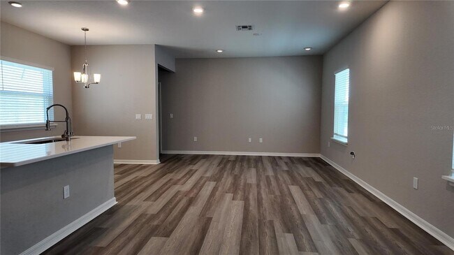 Building Photo - 445 Silverbell Trl