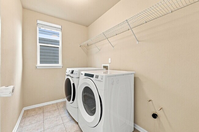 Building Photo - 15830 Abbeylara Ln