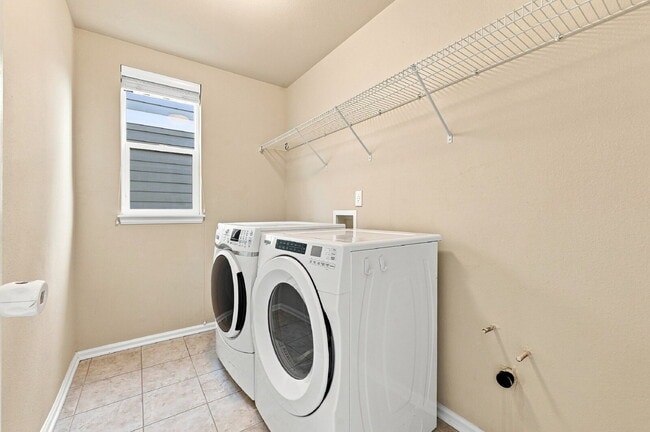 Building Photo - $3,245.95 with $300 Off The First Month's Rent, 5 Beds - 3.5 Baths, Single Family Home in Parker ...