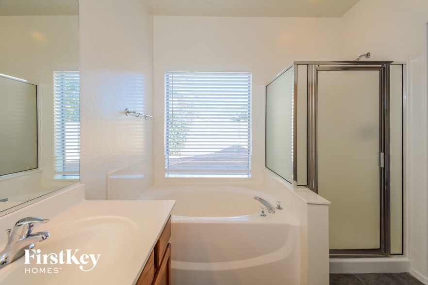 Building Photo - 12918 W Columbine Dr