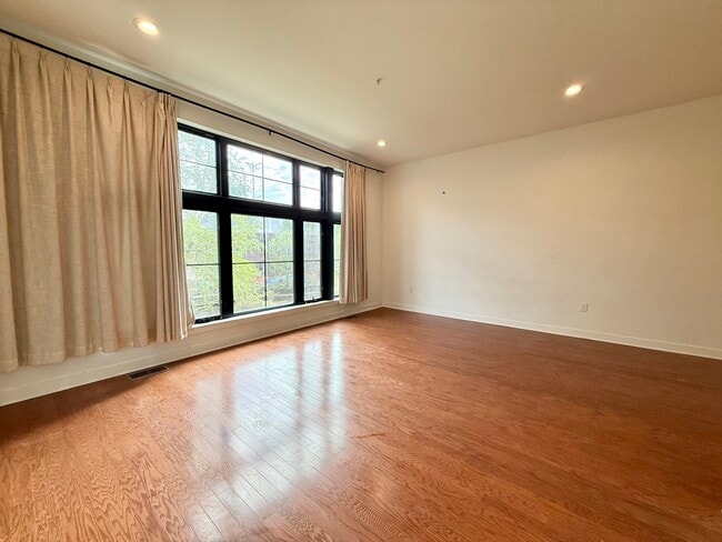 Building Photo - 4589 Riverside Way