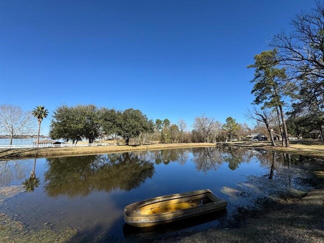 Building Photo - 9215 Lake Conroe Dr