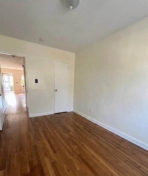 Building Photo - 964 East 100th Street