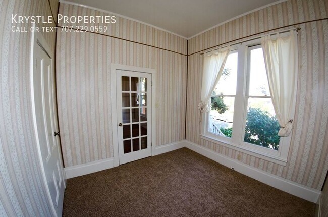 Building Photo - Vintage Victorian near Downtown Vallejo