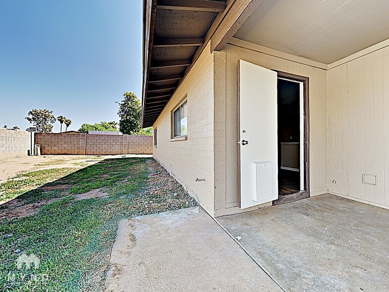 Building Photo - 8048 W Clayton Dr