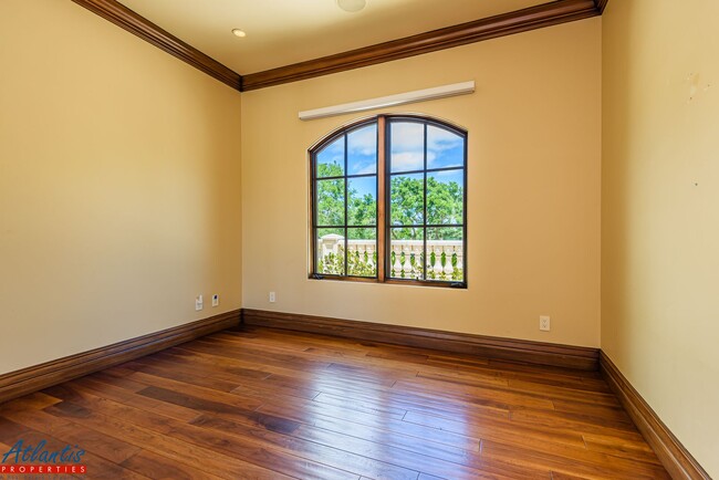 Building Photo - Executive Estate in the Heart of Silicon Valley