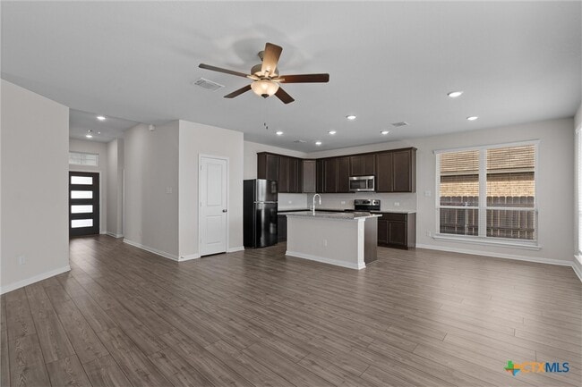 Building Photo - 1037 Shelby Dr