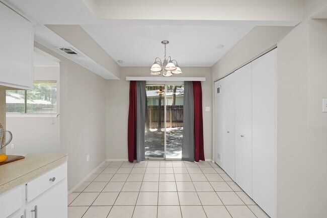 Building Photo - 1714 N Red Cedar Cir