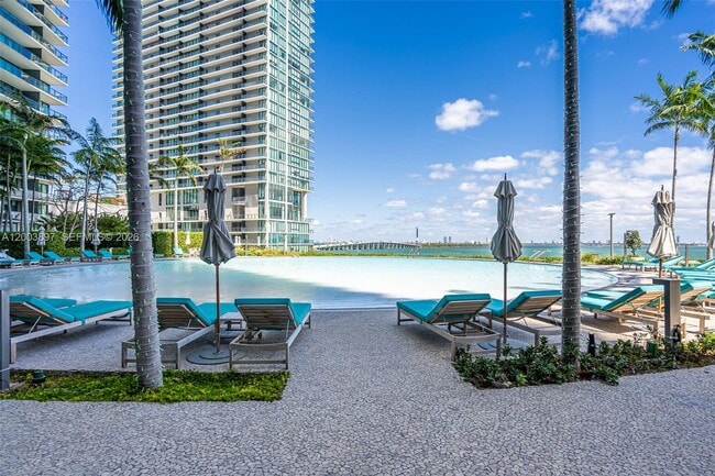 Building Photo - 650 NE 32nd St