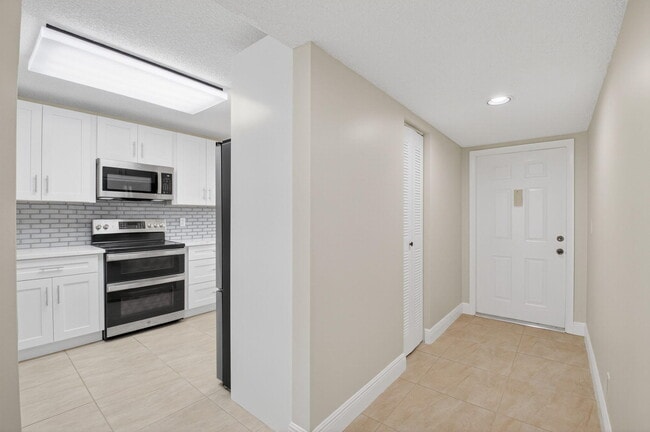 Building Photo - 5574 Witney Dr