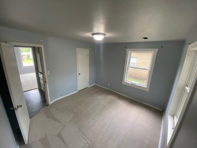 Building Photo - 1400 Donahoe Dr