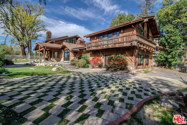 Building Photo - 11619 Lerdo Ave