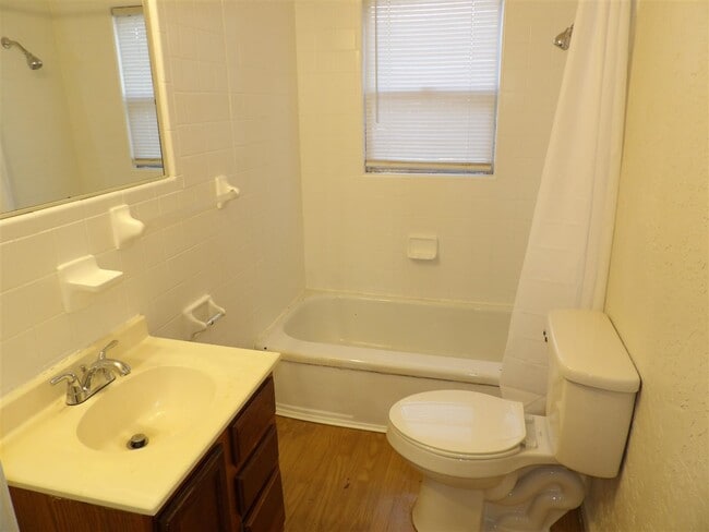 Building Photo - 1911 NW Andrews Ave