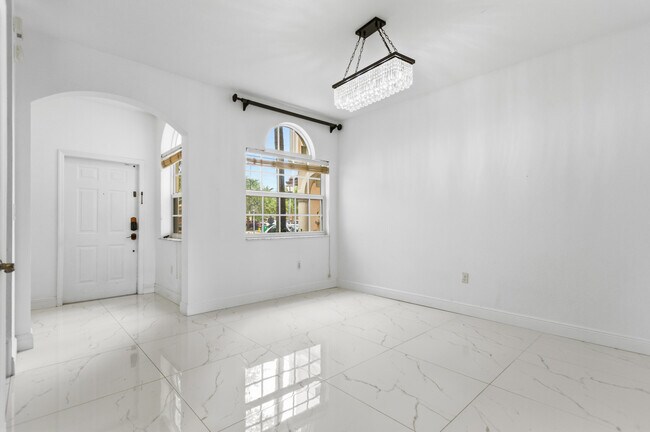 Building Photo - 5056 SW 141st Ave