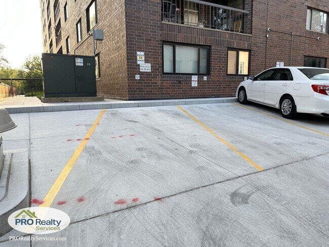 Building Photo - Updated 1 Bedroom Condo **Half off 1 Month...