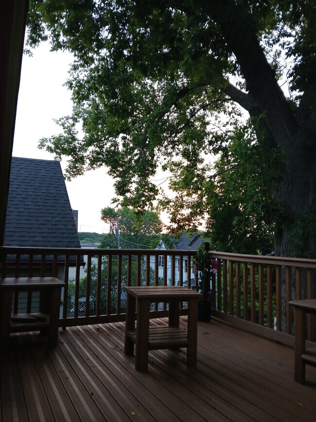 Building Photo - 220 E Smith St