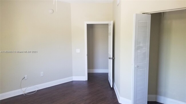 Building Photo - 280 Crestwood Cir