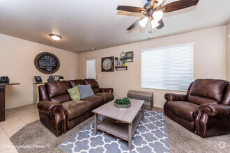 Building Photo - Bluffview Townhome available- has a commun...