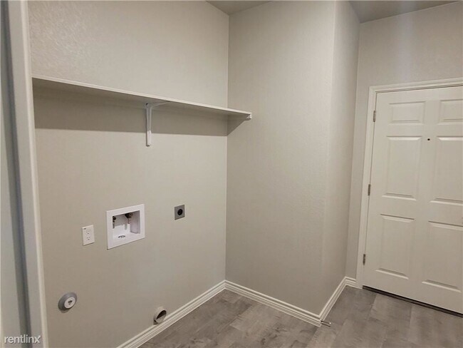 Building Photo - 3 br, 2 bath Duplex - 615 County Road 306 A A