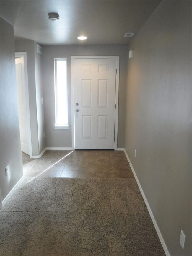 Building Photo - Move-In Special! Awesome Caldwell 3 bed, 2...