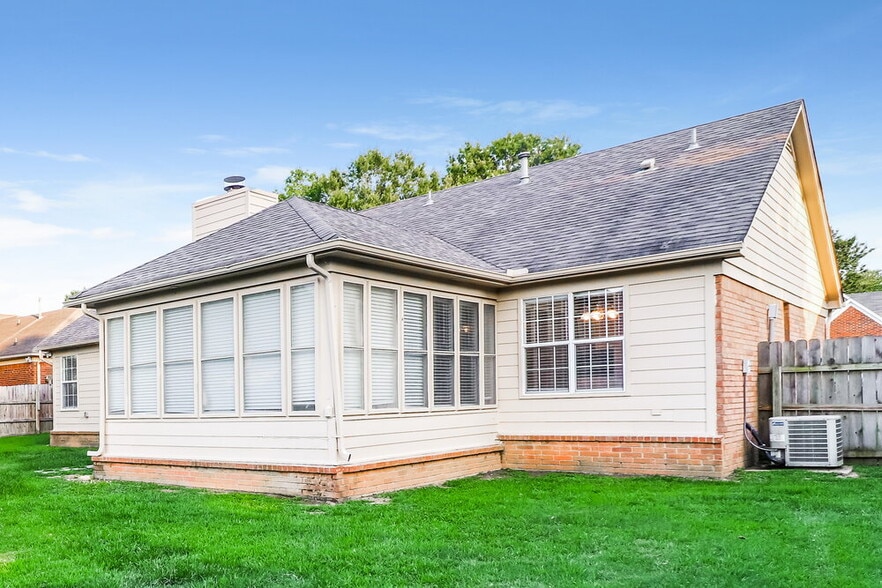 Building Photo - 6926 Dovefield Ln
