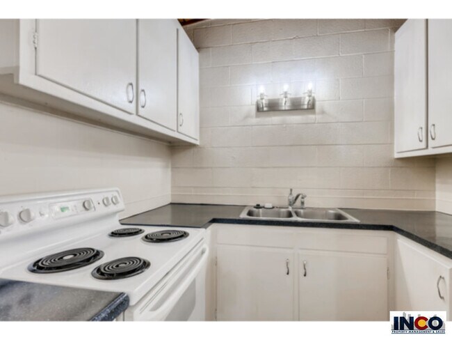 Primary Photo - 6075 S Sterne Pkwy