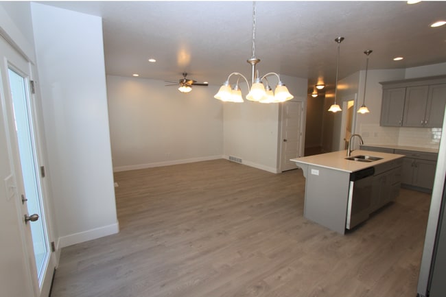 Building Photo - AVAILABLE NOW ~ Lehi Exchange Townhouse